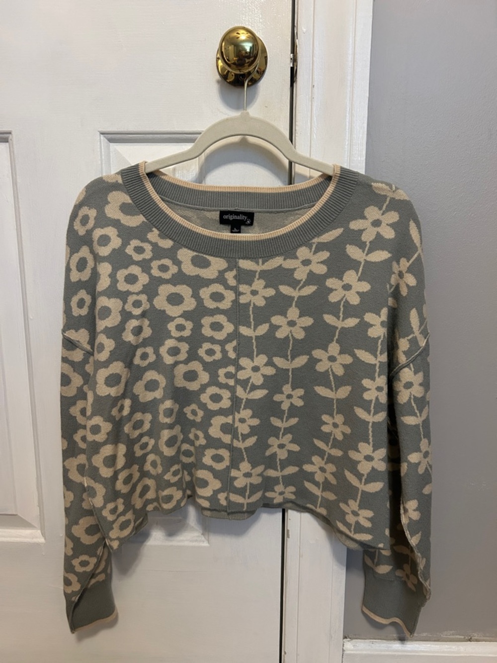 Floral Knit Cropped Top Sweater in Baby Blue and Cream